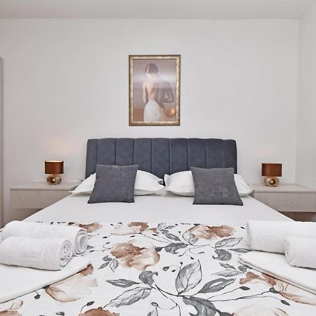 Apartments Barba Tučepi エクステリア 写真