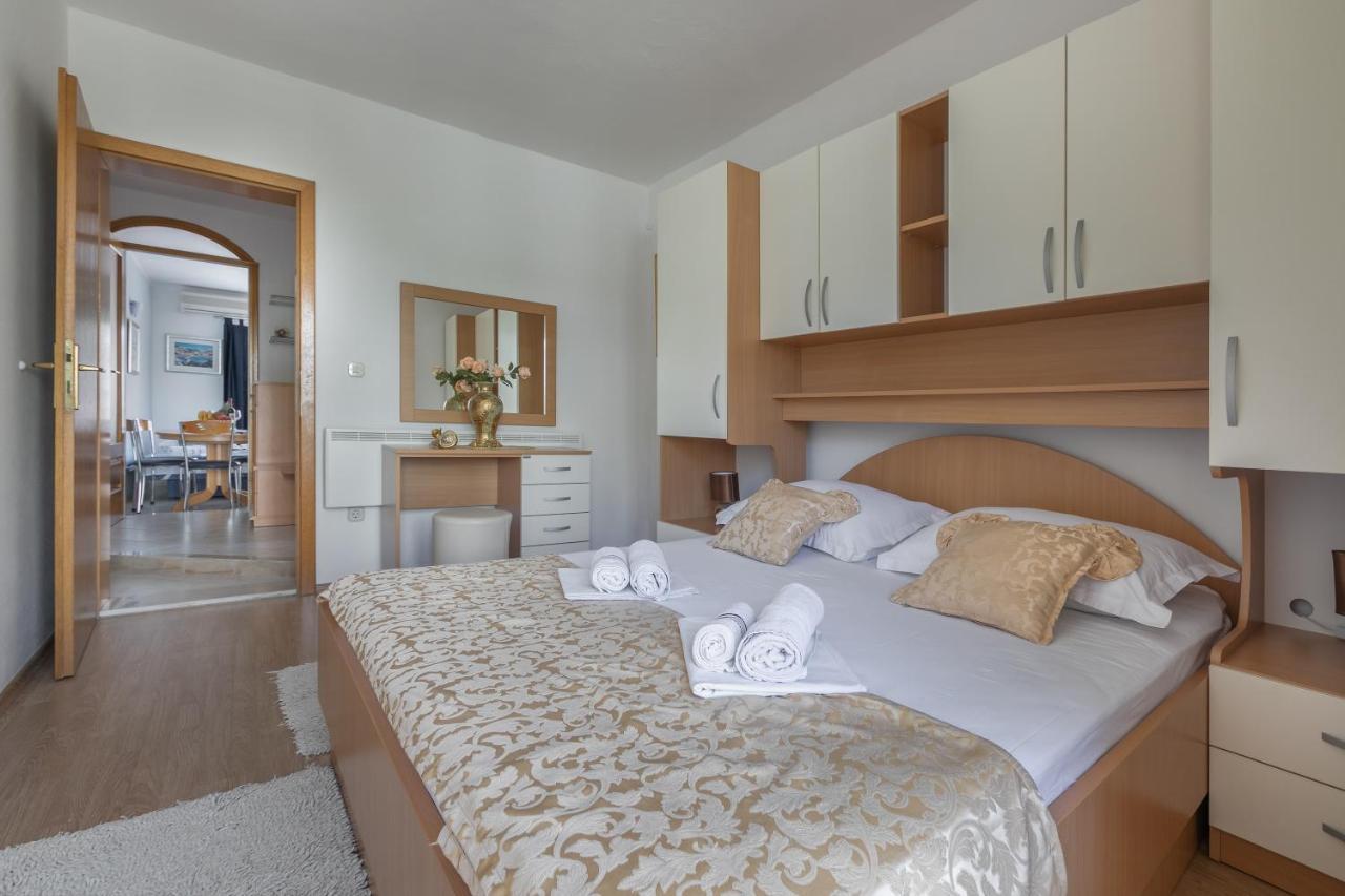Apartments Barba Tučepi エクステリア 写真