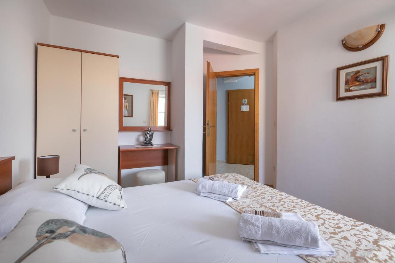 Apartments Barba Tučepi エクステリア 写真