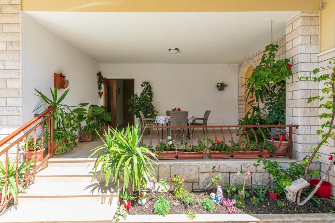Apartments Barba Tučepi エクステリア 写真