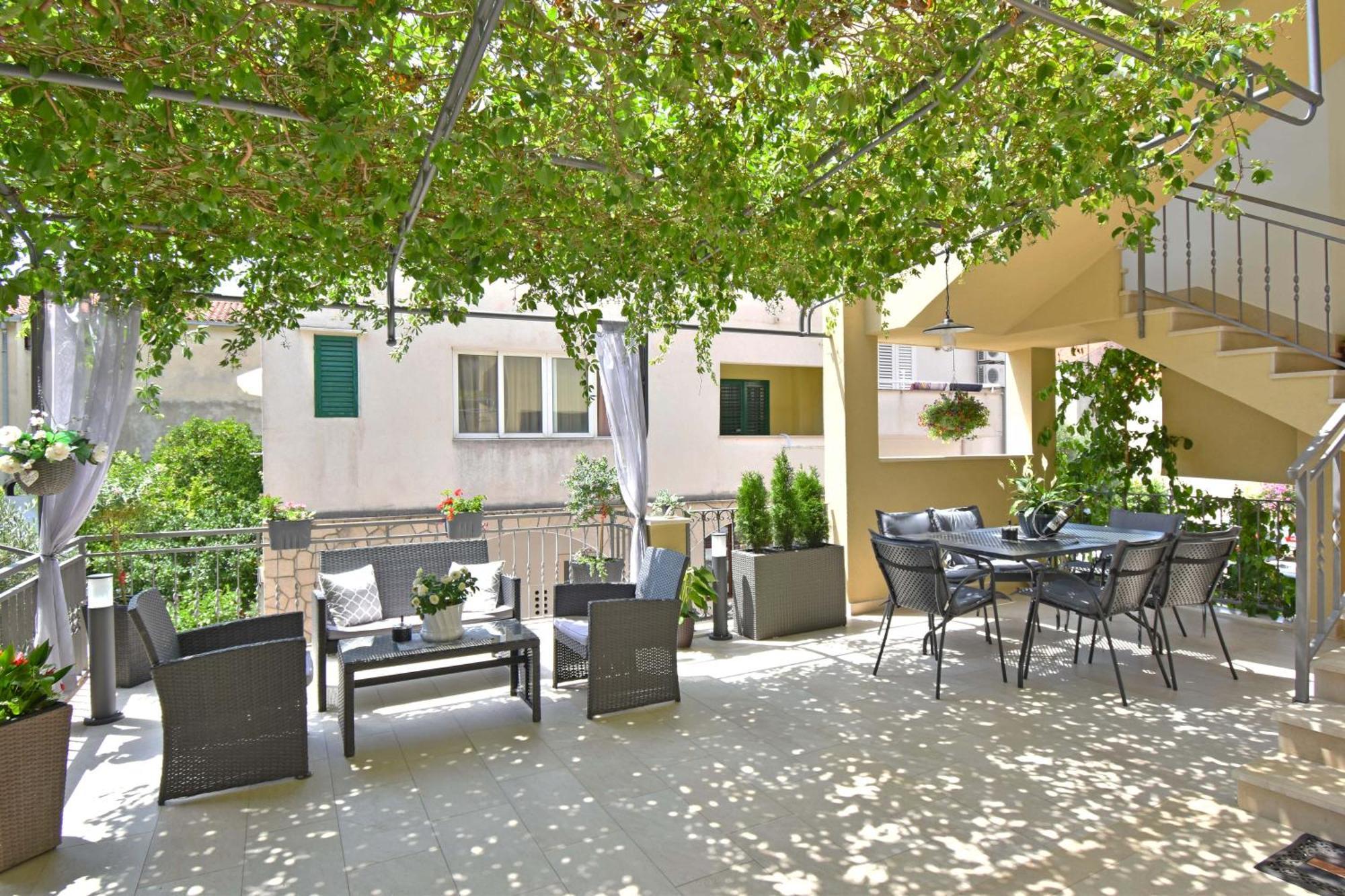 Apartments Barba Tučepi エクステリア 写真